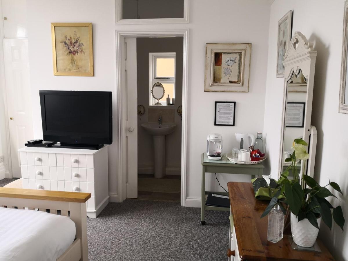 Sunset Guest House Ганстантон Екстер'єр фото A room at the hotel