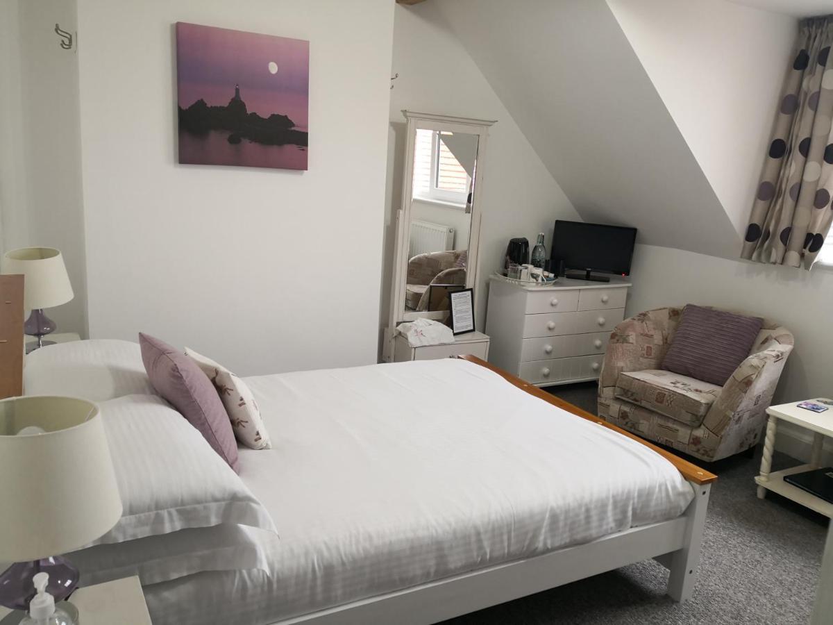 Sunset Guest House Ганстантон Екстер'єр фото A room at the hotel
