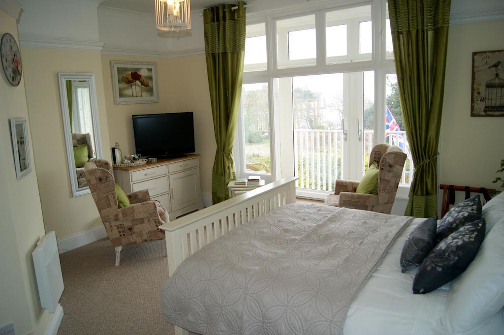 Sunset Guest House Ганстантон Номер фото A bedroom at the hotel