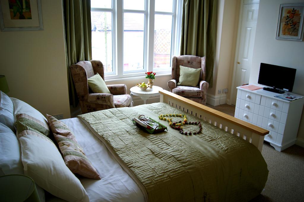 Sunset Guest House Ганстантон Номер фото A bedroom at the care home