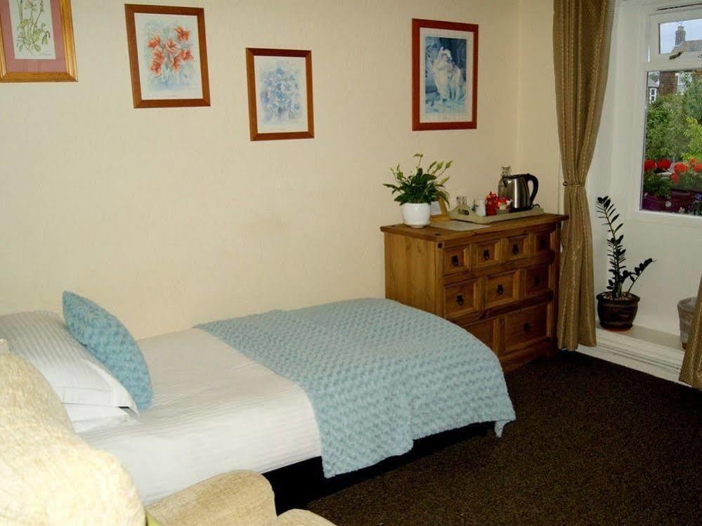 Sunset Guest House Ганстантон Екстер'єр фото A typical bedroom at the centre